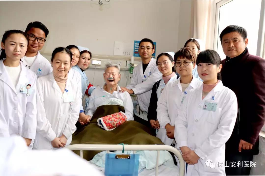 97歲八路老戰(zhàn)士身患多種疾病，常年住院視醫(yī)院為家，醫(yī)護(hù)為親人