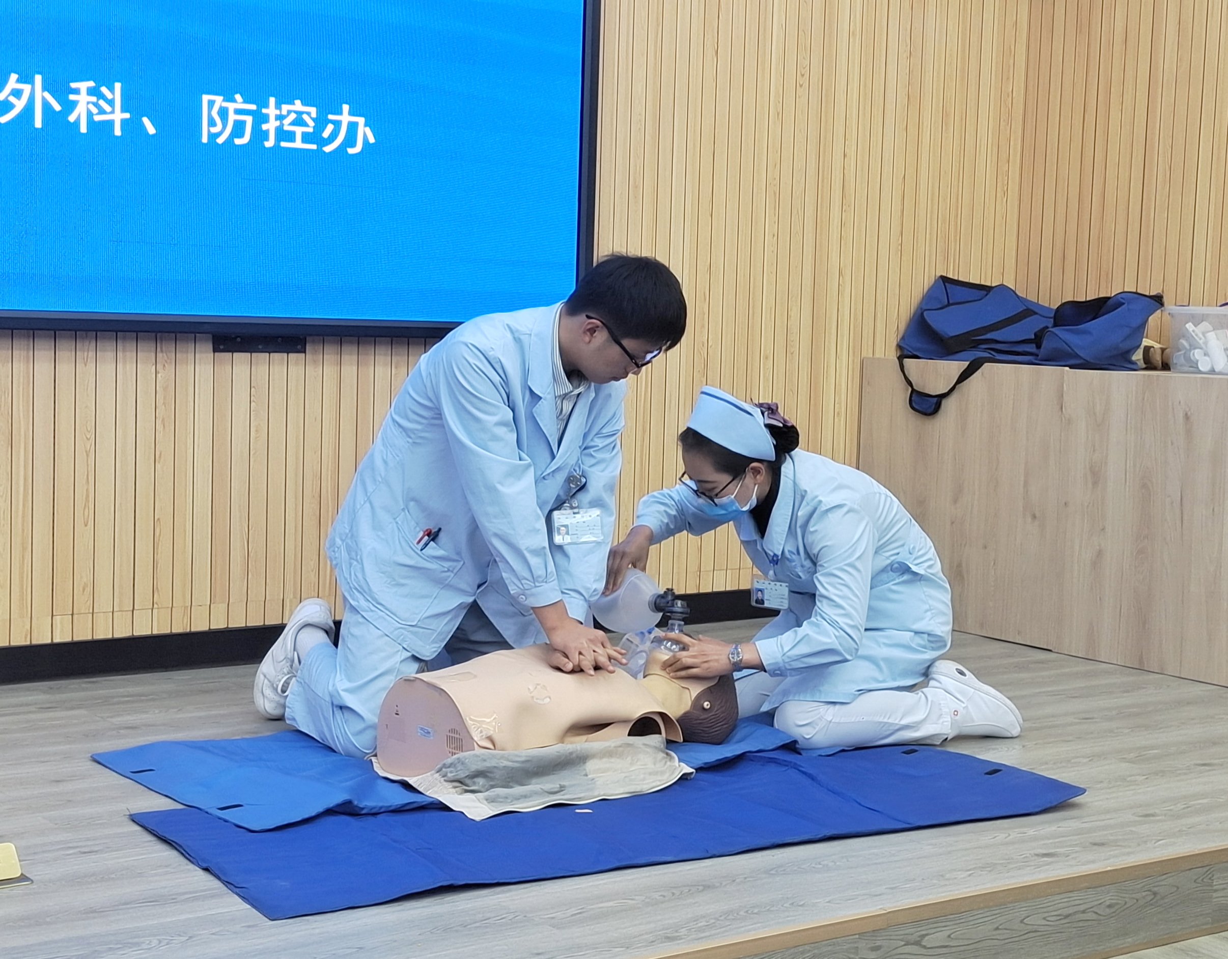 【保山安利醫(yī)院】醫(yī)務(wù)人員到保山城投建設(shè)發(fā)展（集體）有限公司開展系列急救、防控知識培訓(xùn)