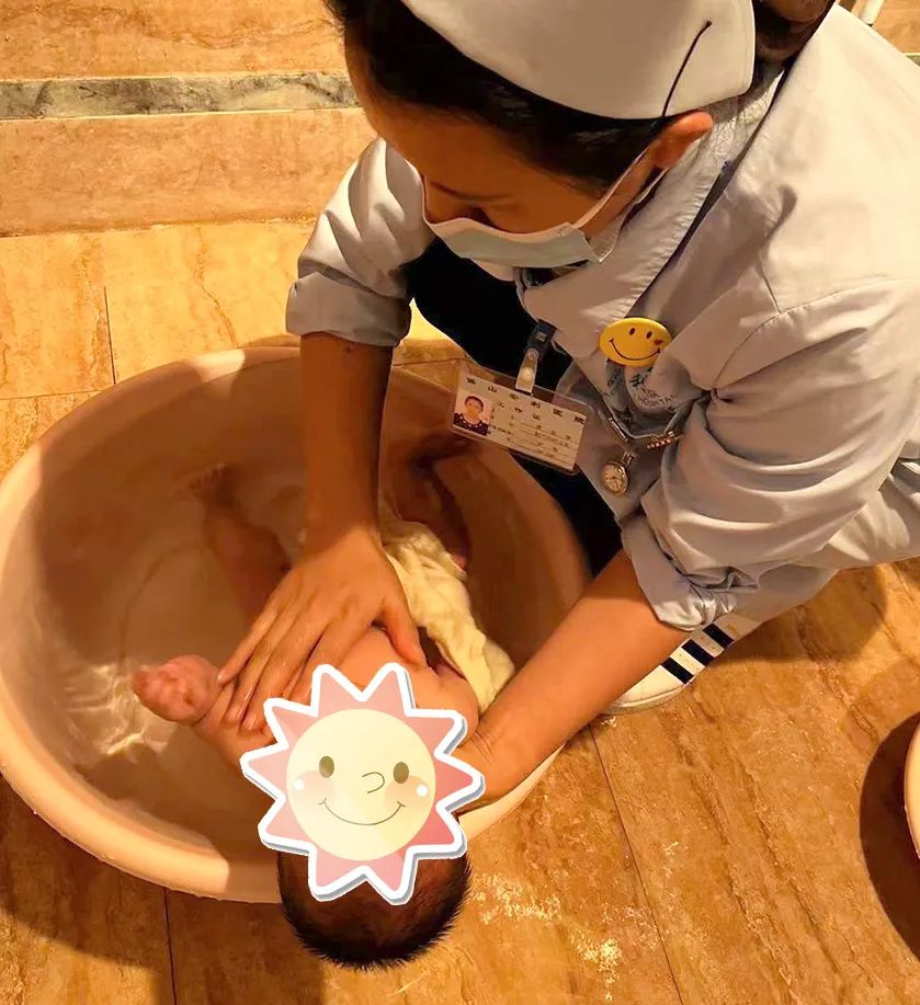 【保山安利醫(yī)院】新手媽媽別著急，寶寶護理可為您上門服務(wù)~